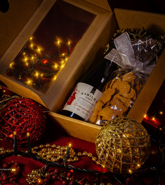 Gift set with a drink and biscuits or gingerbread