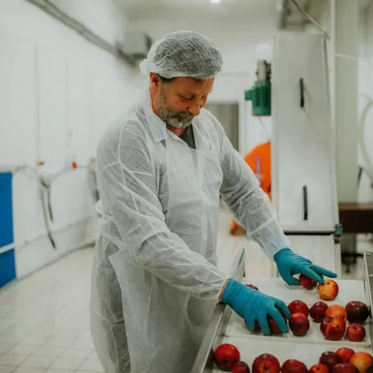 Washing apples